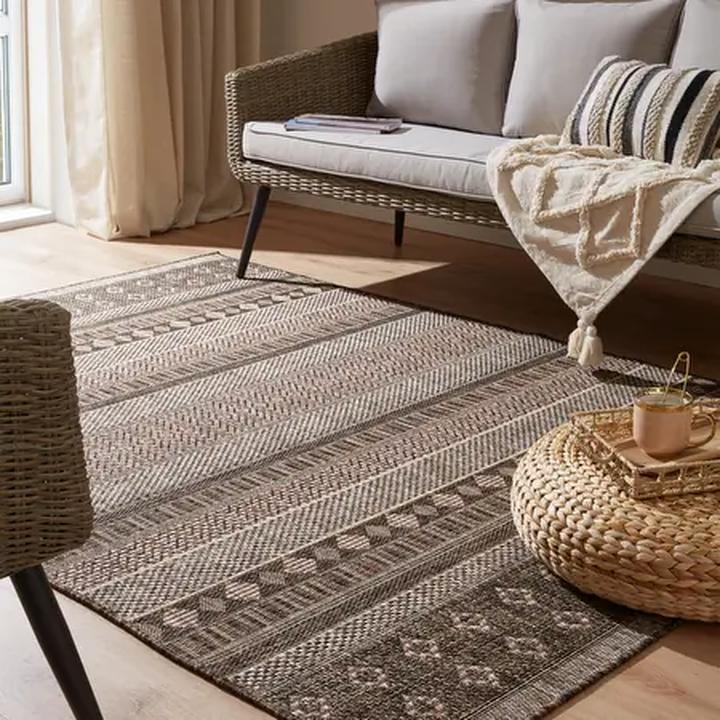 Dywany wzorzyste vs gładkie