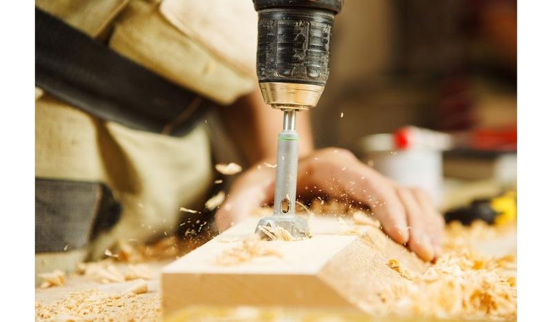 Efektywne techniki wiercenia w drewnie – poradnik dla każdego majsterkowicza