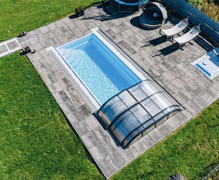 Jakie są rzeczywiste koszty budowy krytego basenu? Przewodnik dla inwestorów