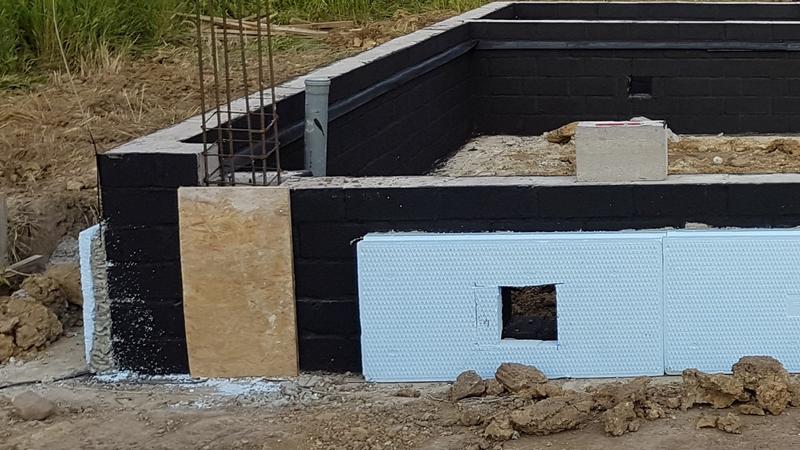 Skuteczne metody izolacji fundamentów z bloczków betonowych, które ochronią twój dom