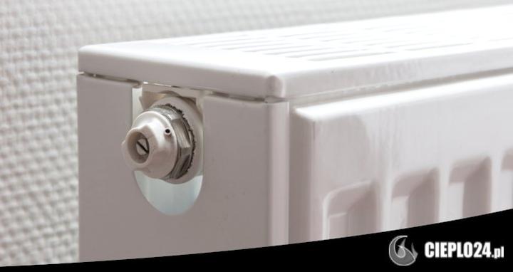 Montaż odpowietrznika grzejnika żeliwnego