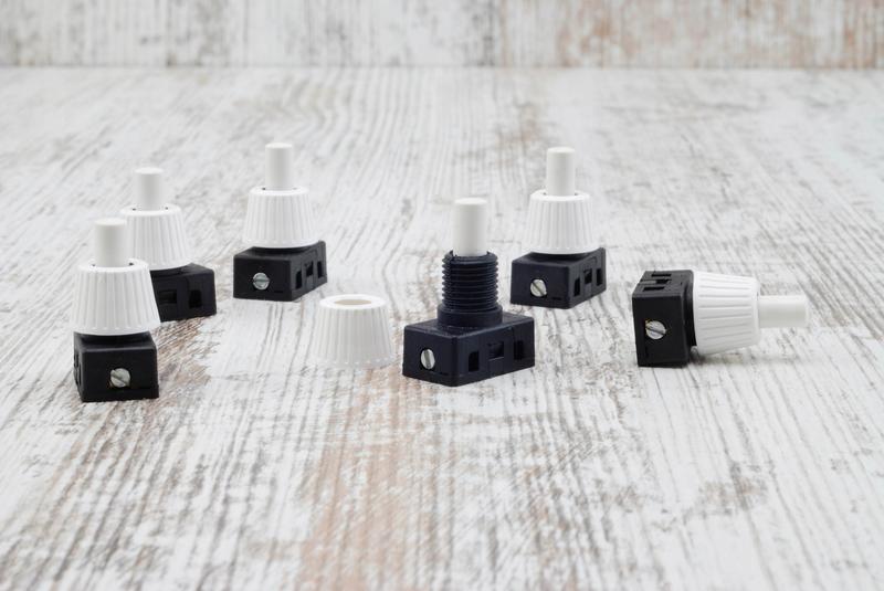 Praktyczny przewodnik: jak łatwo zamontować włącznik do lampki nocnej