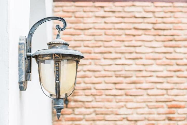 Przewodnik po montażu lamp na styropianie – krok po kroku do idealnego oświetlenia