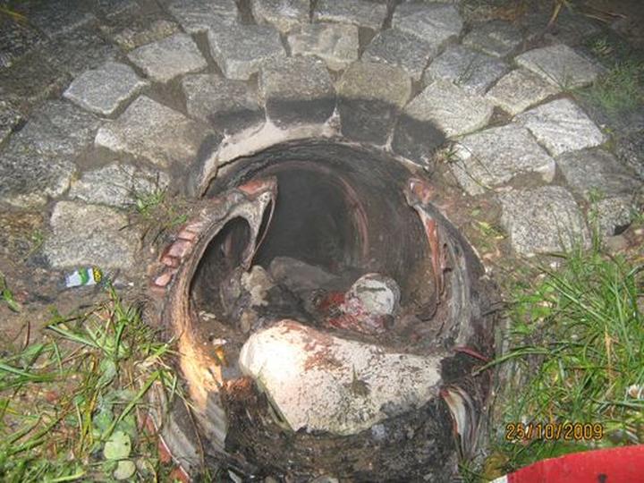 Jak skutecznie zaplanować przepust na wodę pod fundamentem?