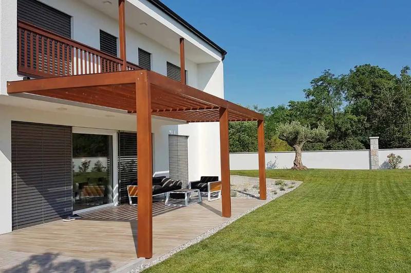 Budowa pergoli drewnianej