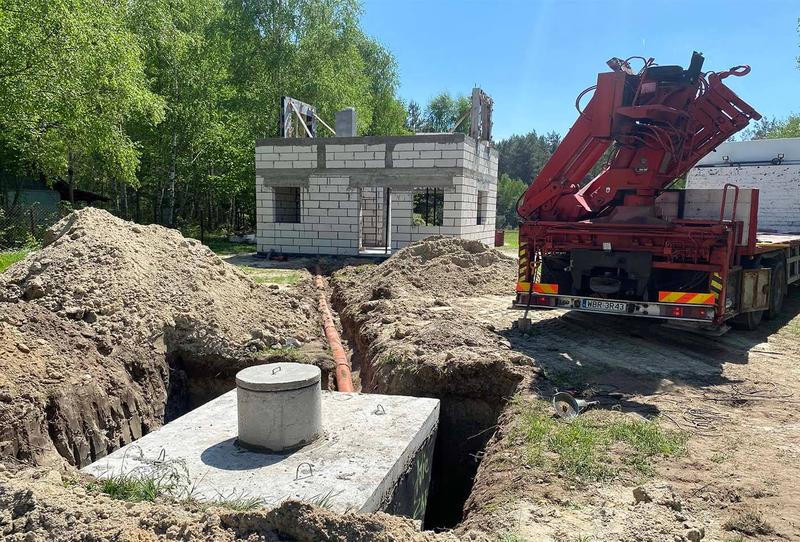 Narzędzia i materiały do montażu szamba