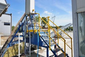 Optymalna ilość wody do użycia z workiem cementu – sprawdź, jak nie przesadzić z płynem