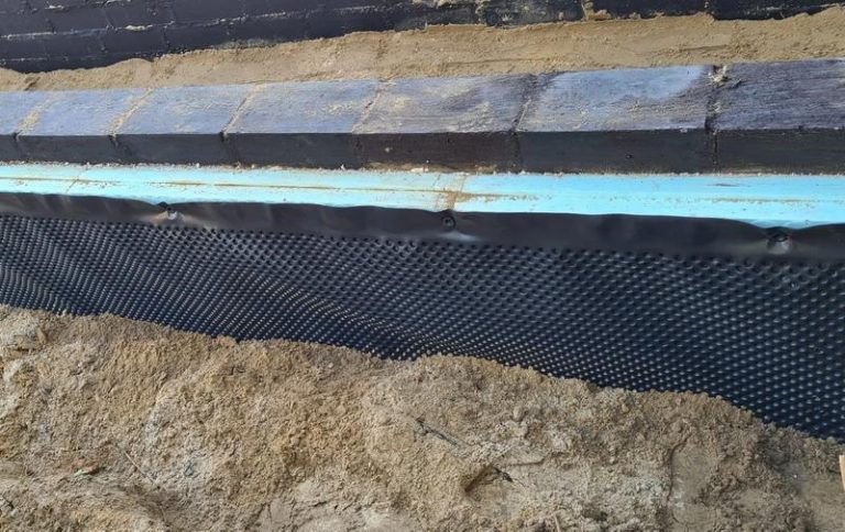 Optymalny wybór izolacji pionowej fundamentów: folia kubełkowa i jej cena