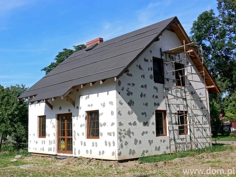 Wełna czy styropian? Ocieplanie domu, które zapewni komfort i oszczędności