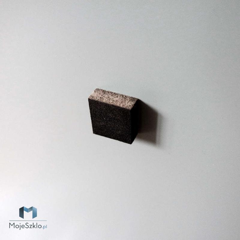 Montaż lustra na płytkach