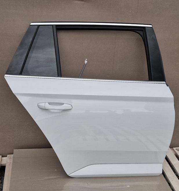 Odcienie Moon White Metallic