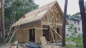 Ile trzeba wydać na budowę domu z płyt OSB? Przewodnik po kosztach i możliwościach