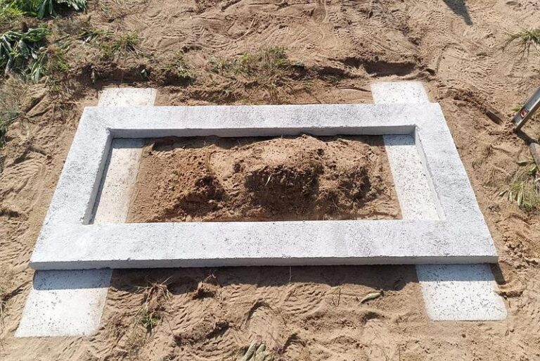 Jak prawidłowo wykonać fundament pod nagrobek, aby zapewnić jego trwałość?