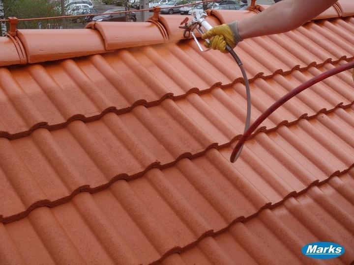 Jak wybrać idealną farbę do dachówki betonowej? Praktyczne porady i wskazówki