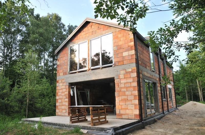 Jakie są kluczowe warunki budowy domu na działce rolnej?