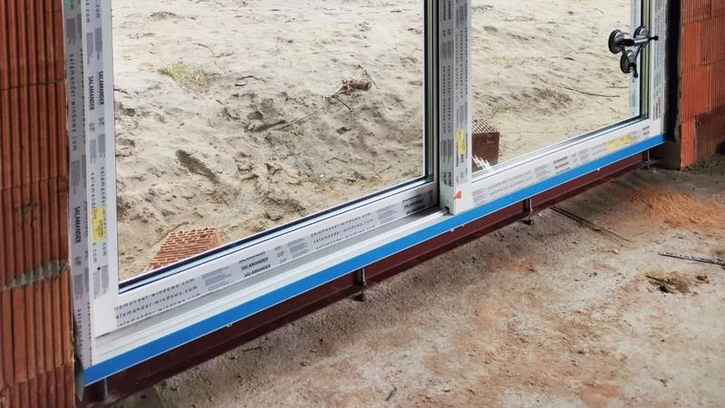 Prosty przewodnik: jak zamontować okno w drewnianym domu krok po kroku