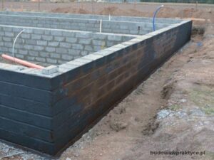 Skuteczne metody hydroizolacji ciężkiej dla fundamentów budynków