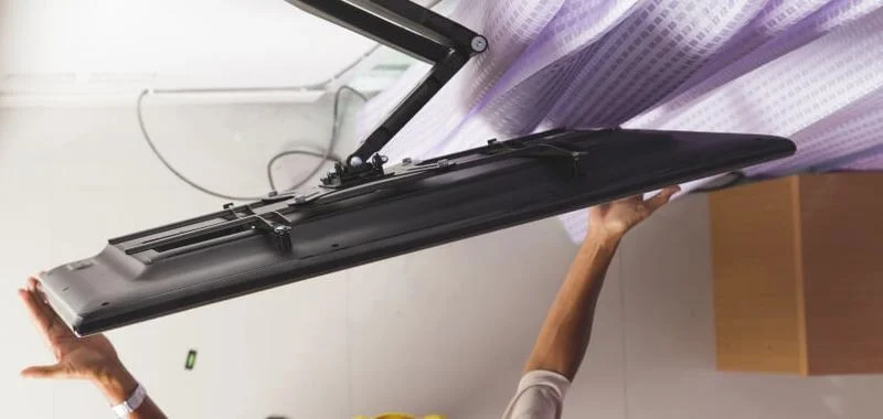 Zamontuj telewizor na ścianie z kamienia – praktyczny przewodnik krok po kroku