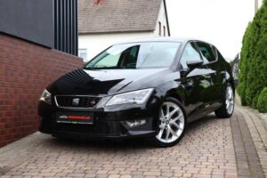 Zobacz, jak łatwo zamontować podłokietnik w Seacie Leonie 1