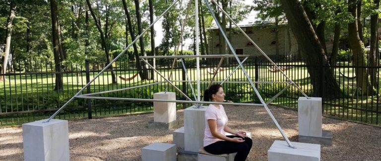 Zrób to sam: tajniki budowy piramidy energetycznej w domu