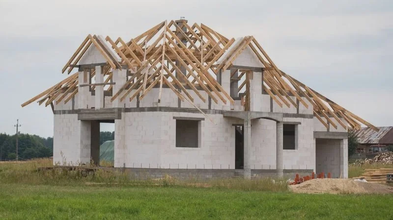 Ile kosztuje robocizna przy budowie domu? Sprawdź, na co zwrócić uwagę!