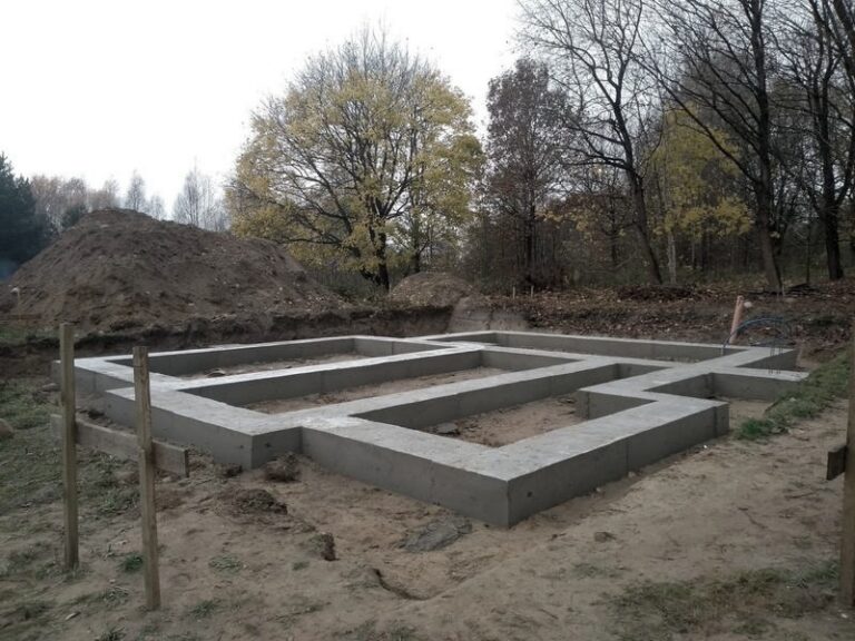 Jak skutecznie przygotować fundamenty zalewane w ziemi?